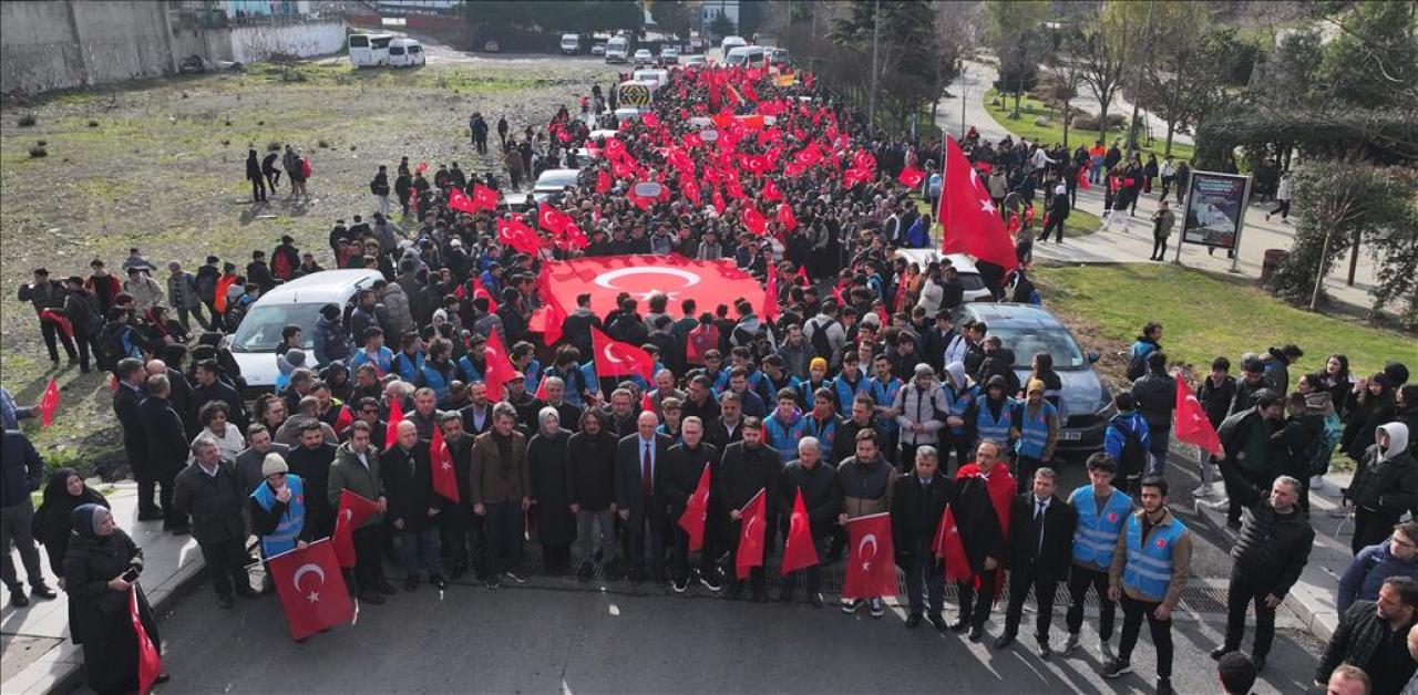 BAŞAKŞEHİR’DE 5 BİN GENÇ ŞEHİTLER İÇİN YÜRÜDÜ