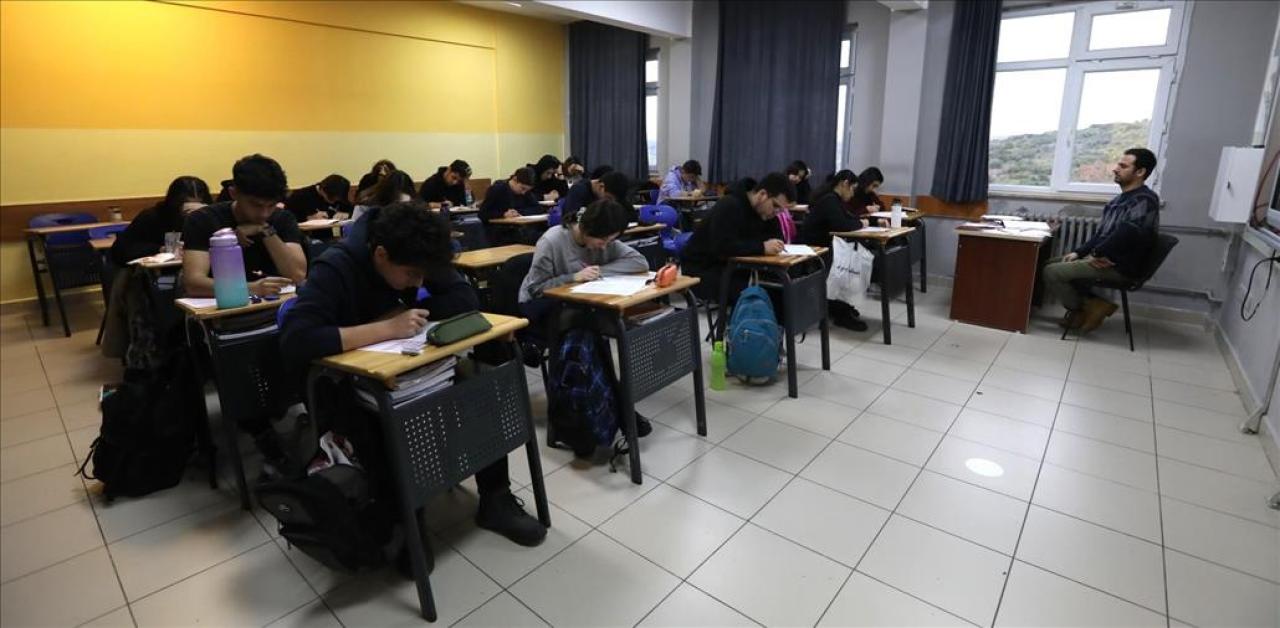 BAŞAKŞEHİRLİ GENÇLER LGS VE TYT DENEME SINAVLARINDA TER DÖKTÜ