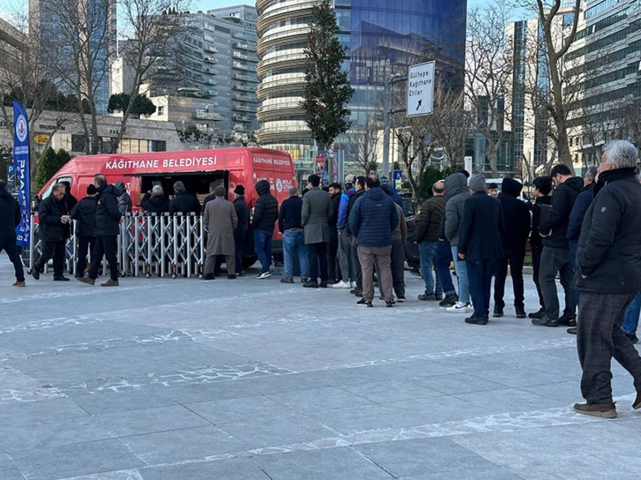 KÂĞITHANE BELEDİYESİ’NDEN İÇLERİ ISITAN İKRAM