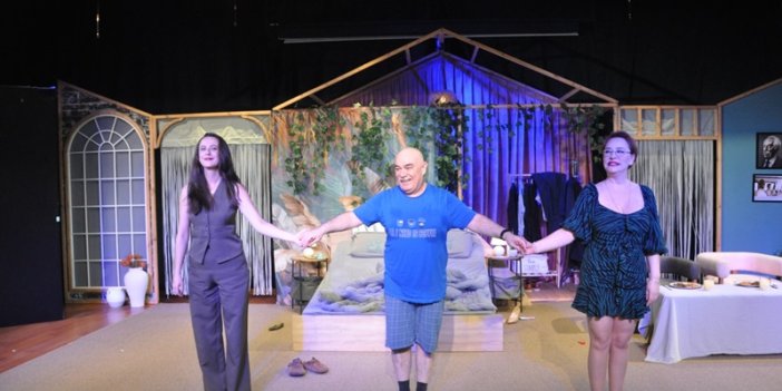 ‘Yatak Odası Sırları’ Adlı Tiyatro Oyunu Kartal’da Sahnelendi