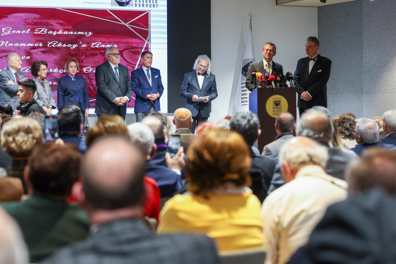 Cumhuriyet Halk Partisi Genel Başkanı Özgür Özel, Muammer Aksoy’u Anma Törenine Katıldı: İktidardan Başka Yol Yok