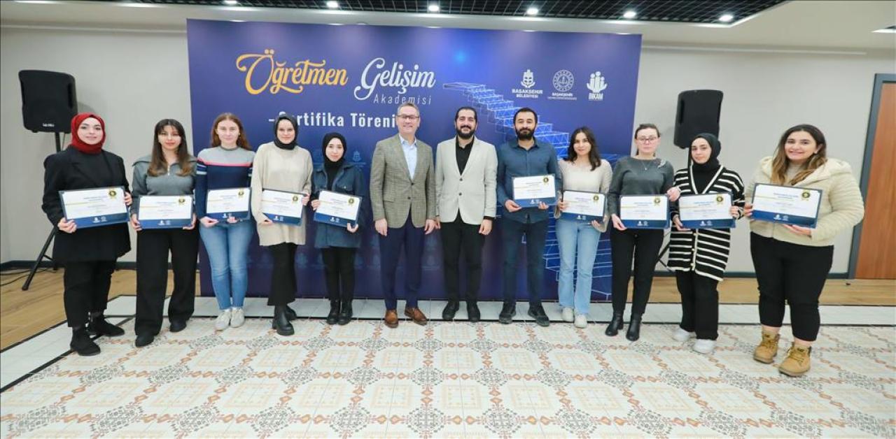 BAŞAKŞEHİR BELEDİYESİ ÖĞRETMENLERİN GELİŞİMİNE KATKI SAĞLIYOR