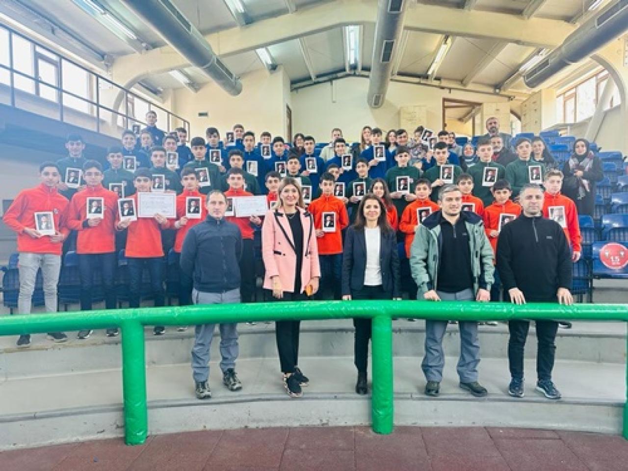 Ekrem Kurt Apranti Eğitim Merkezi kursiyerleri dönem sonu karnelerini aldı 