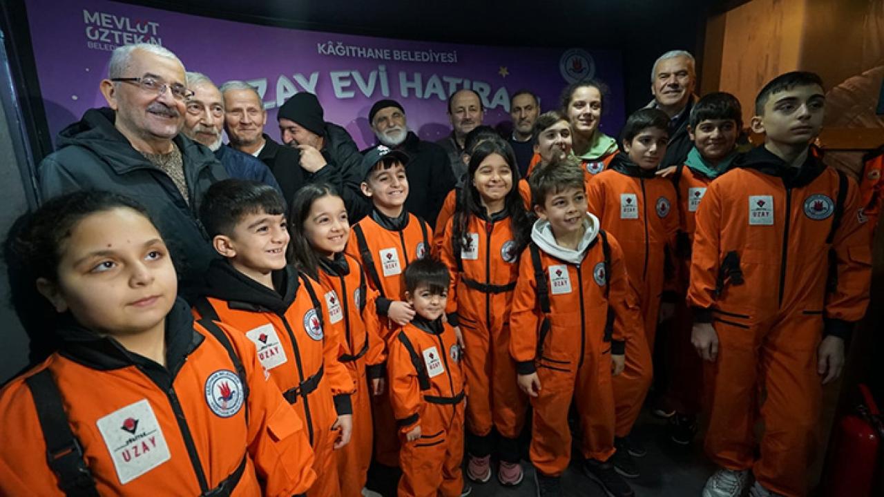 GÜNGÖRMÜŞLER TORUNLARIYLA UZAYI KEŞFETTİ