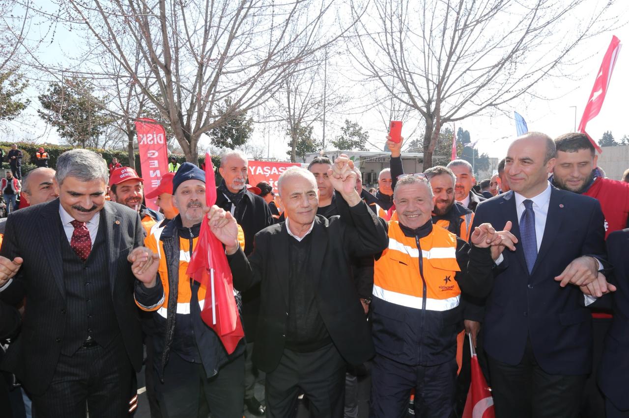 BAŞKAN ÇEBİ, YÜZDE 76 ZAM İLE İŞÇİLERİN YÜZÜNÜ GÜLDÜRDÜ