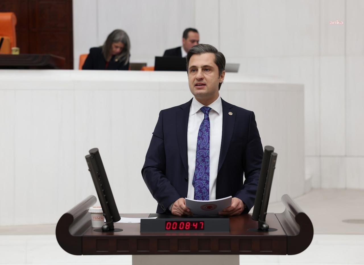 Deniz Yücel, Okula Sokulan Maket Tabut Etkinliğini Meclis’e Taşıdı ve Milli Eğitim Bakanına Seslendi: “Senin De Görevden Affını İsteyeceğin Günler Yakındır”