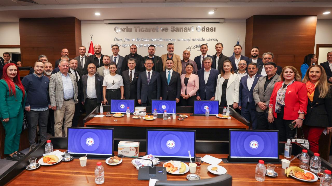 Cumhuriyet Halk Partisi Genel Başkanı Özgür Özel, Çorlu Ticaret ve Sanayi Odasını Ziyaret Etti