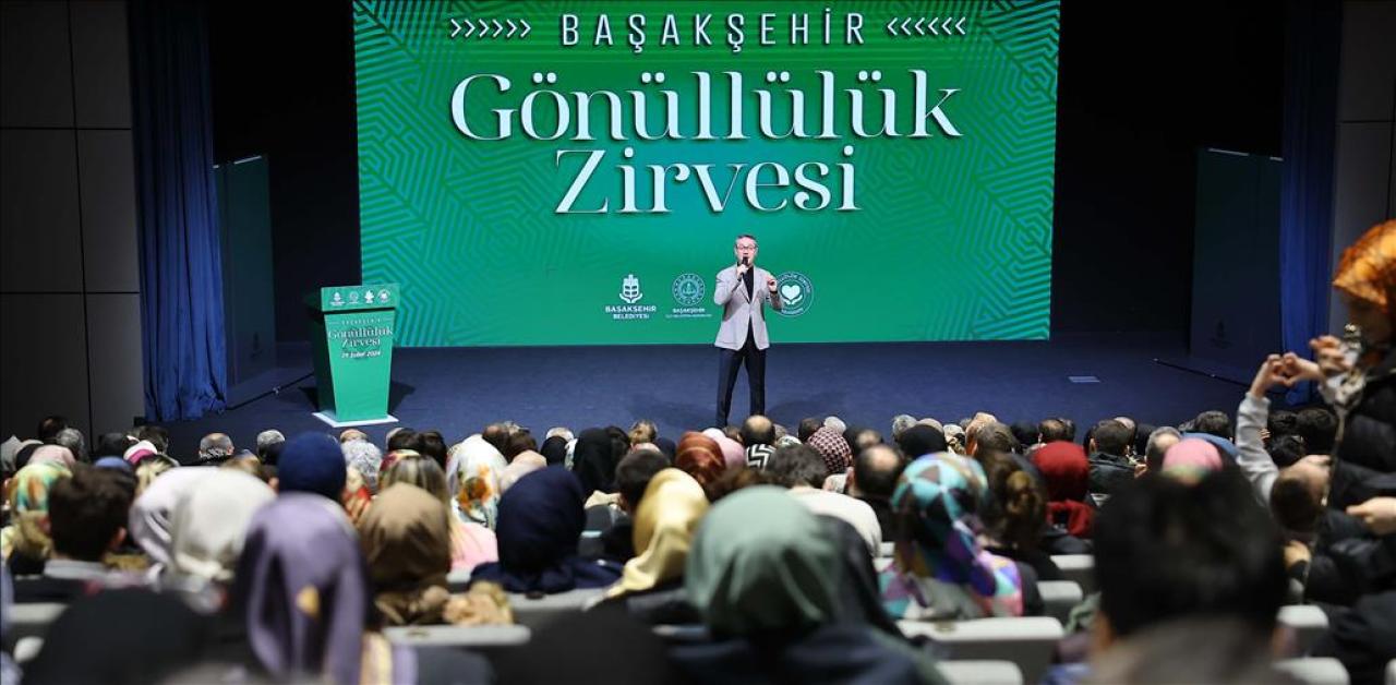 BAŞAKŞEHİR’DE GÖNÜLLÜLÜK ZİRVESİ DÜZENLENDİ
