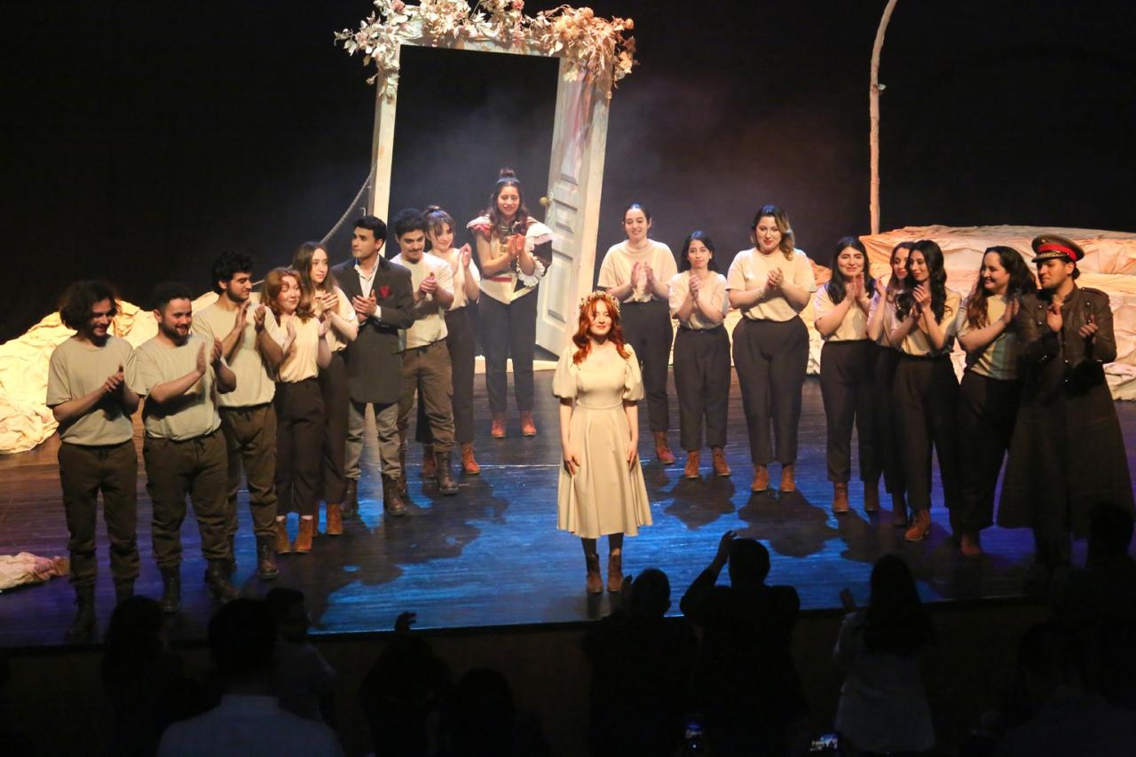 TİYATRO OKULU ‘DÜŞ OYUNU’YLA PERDE AÇTI