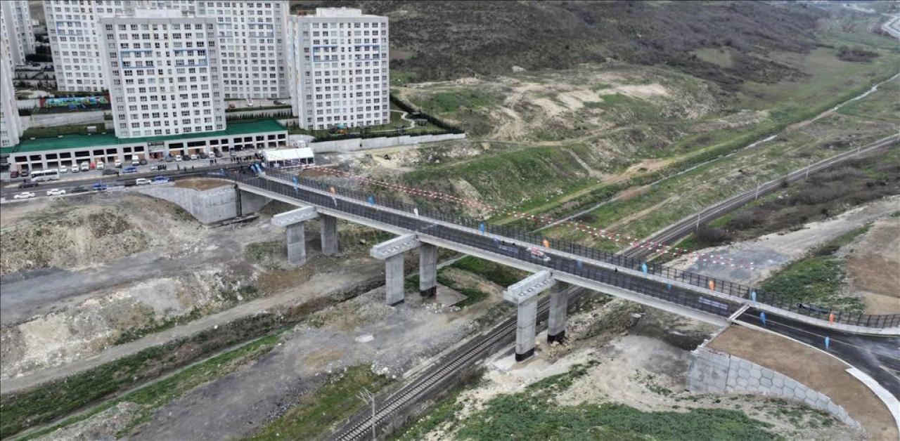 BAŞAKŞEHİR’DE ULAŞIMA NEFES ALDIRACAK VİYADÜK HİZMETE AÇILDI