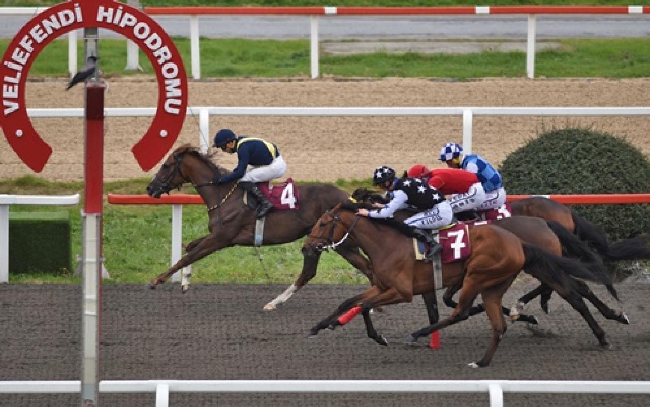 Dünya Kadınlar Günü Koşusu'nu Look at the Star kazandı