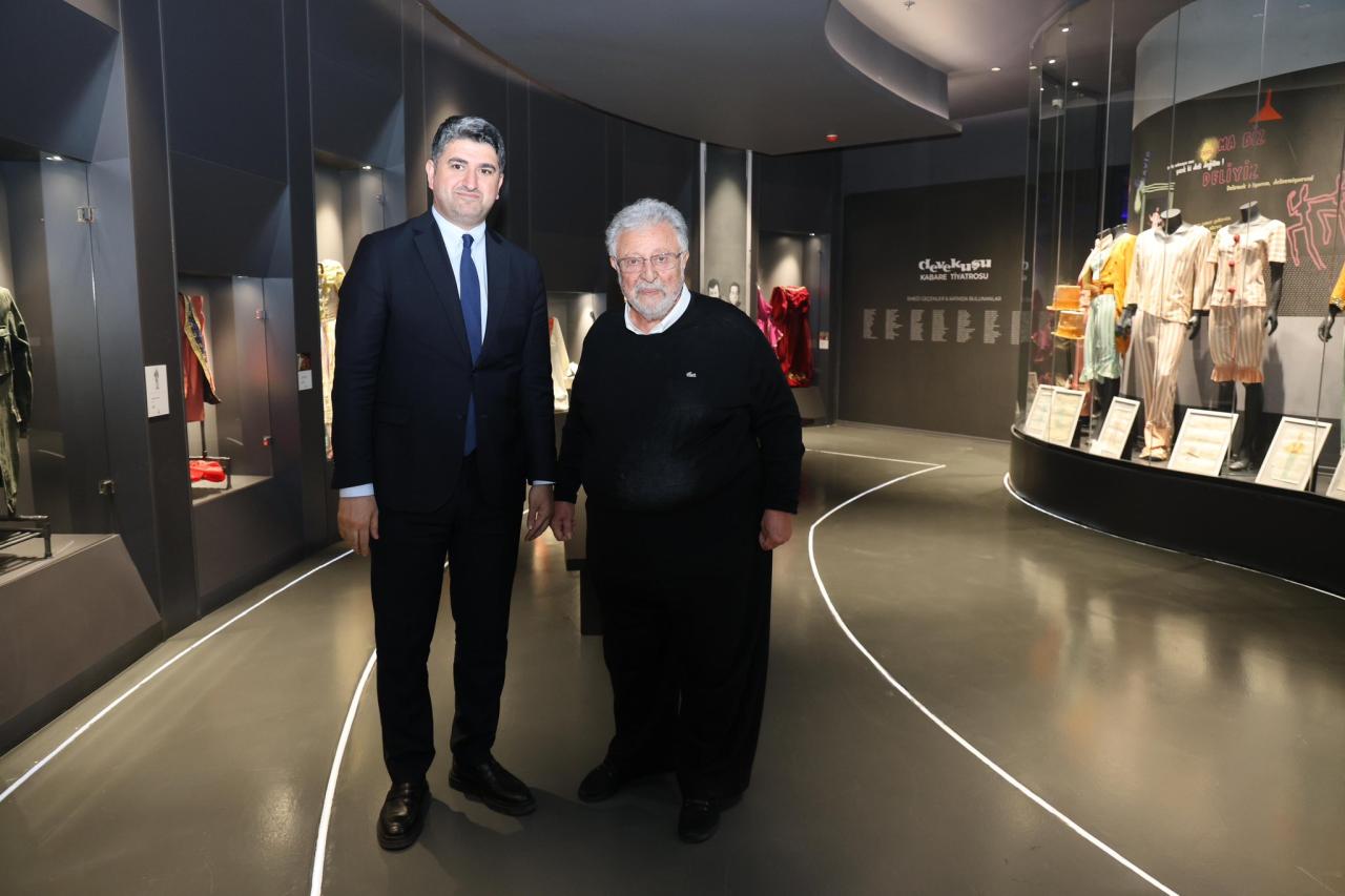 YENİ BAŞKANIMIZ ONURSAL ADIGÜZEL DEVEKUŞU KABARE MÜZESİ’NİN AÇILIŞINI GERÇEKLEŞTİRDİ