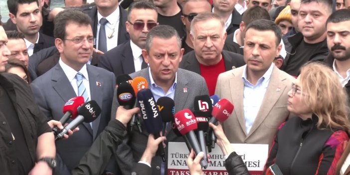 ÖZGÜR ÖZEL SARAÇHANE'DE...