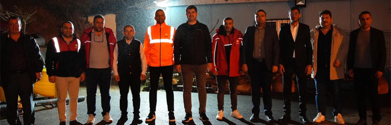 BAŞKAN ONURSAL ADIGÜZEL GECE MESAİSİNDE İŞÇİ VE EMEKÇİLERİN 1 MAYIS’INI KUTLADI