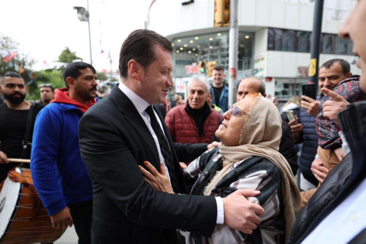 Silivri Belediye Başkanı Bora Balcıoğlu, Alibey Mahallesi'ndeki Esnafları Ziyaret Etti