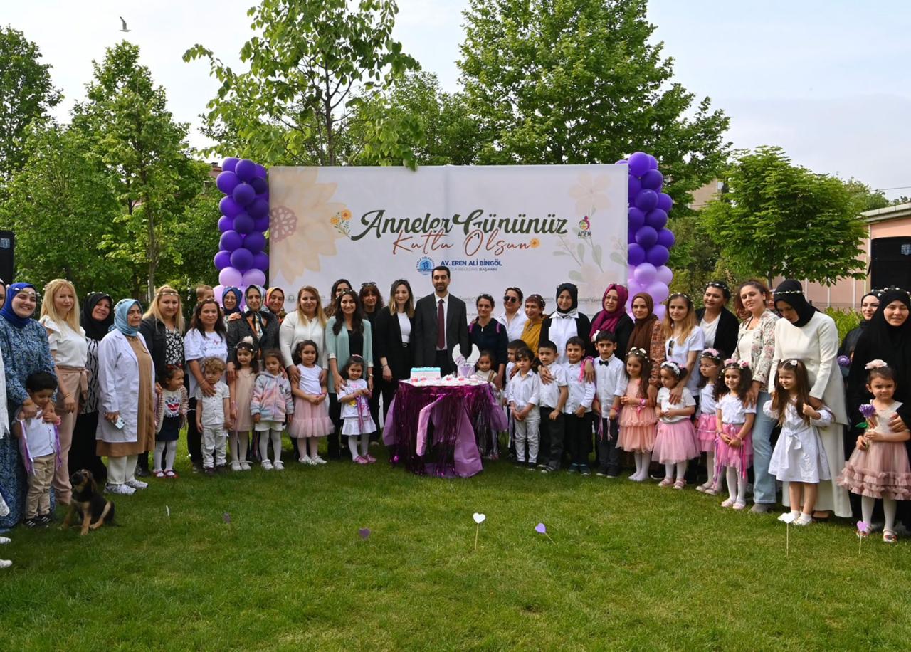 AÇEM’li miniklerden Anneler Günü sürprizi