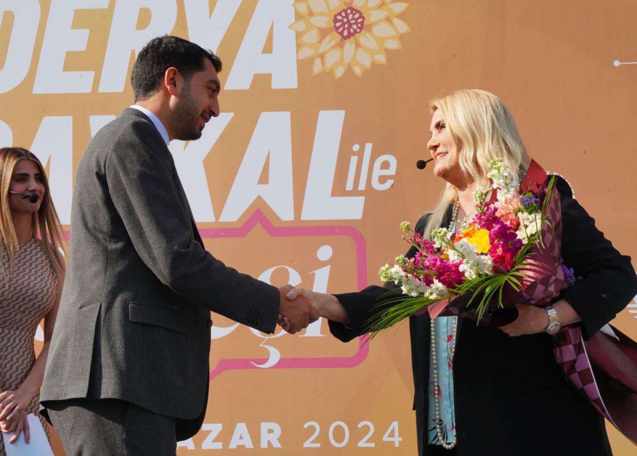 Tuzla'da Anneler Günü coşkusu: Derya Baykal ile unutulmaz bir söyleşi gerçekleşti