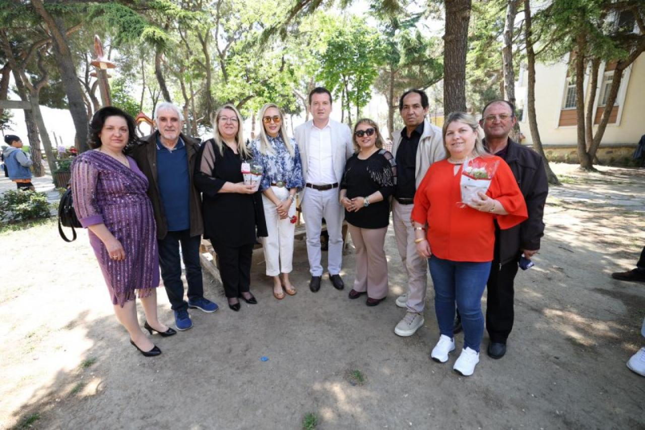 Silivri Belediye Başkanı Bora Balcıoğlu ve Eşi Sena Balcıoğlu, Hemşehrilerimizin Anneler Günü'nü Kutladı
