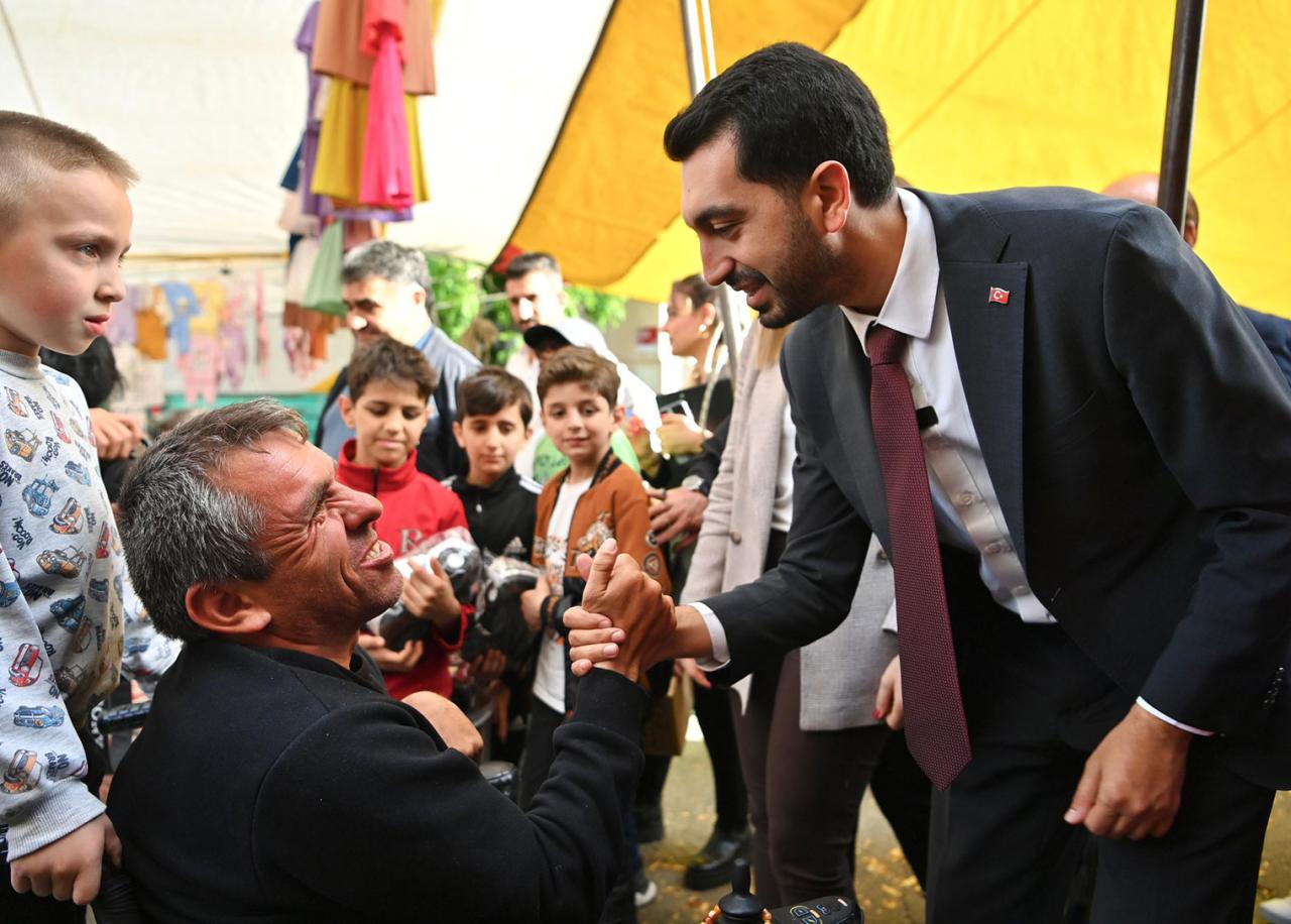 Tuzla Belediye Başkanı Eren Ali Bingöl, Şifa Mahallesi Semt Pazarı’nı ziyaret etti