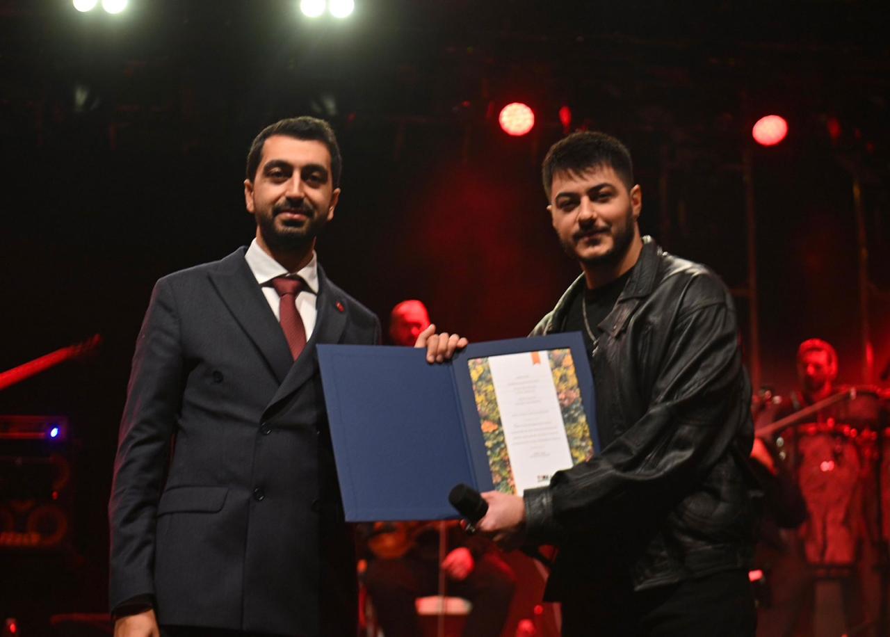 Tuzla’da ‘19 Mayıs’ Coşkusu: Semicenk Konser Verdi