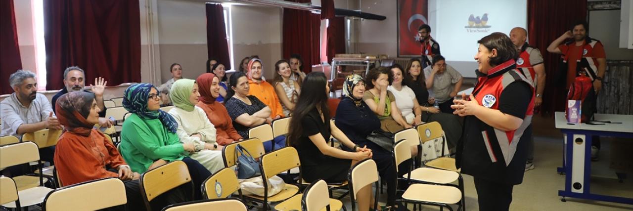 TEMEL AFET EĞİTİMLERİ ARALIKSIZ SÜRÜYOR