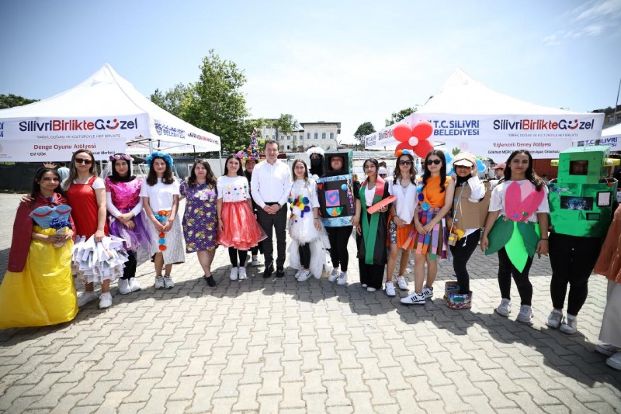 Başkan Balcıoğlu, Geleceğin Bilim İnsanlarını ve Sanatçılarını Tebrik Etti