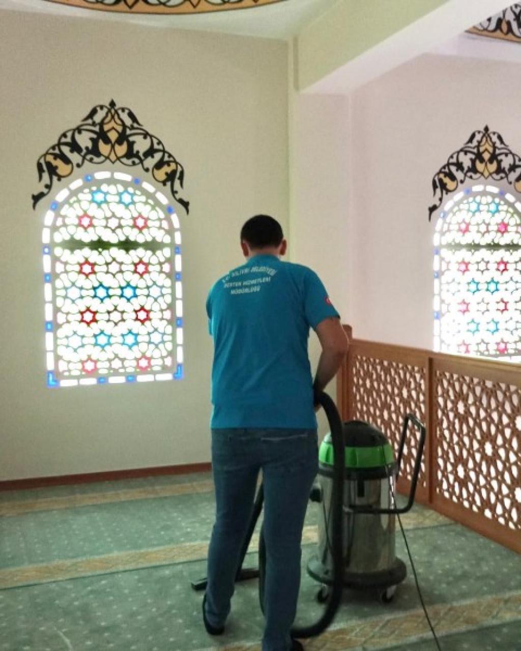 Silivri’de Kurban Bayramı Öncesi Camiiler Temizlendi