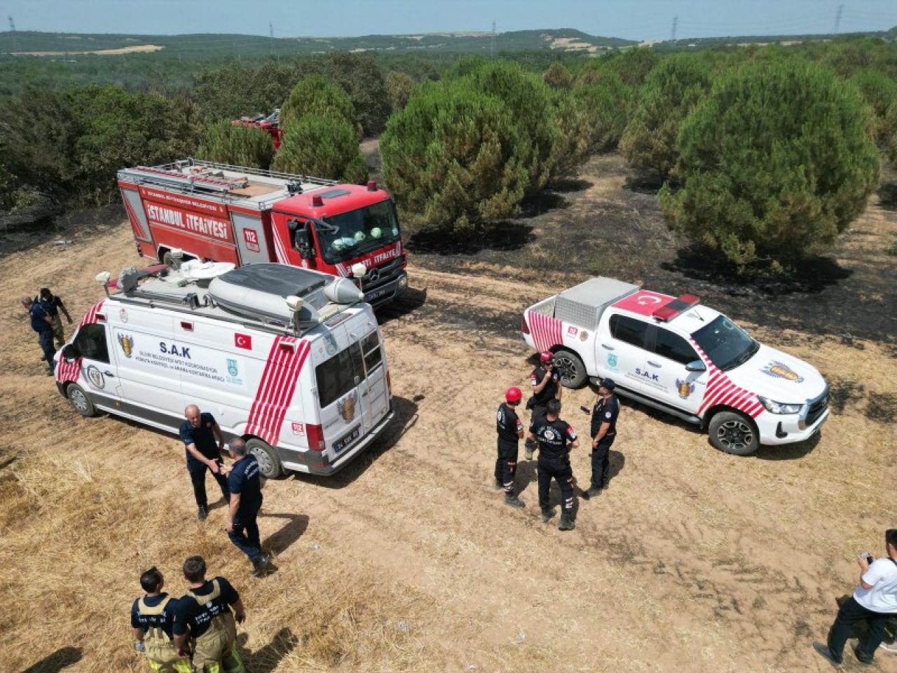 Silivri Belediyesi, Orman İşletme Şefliği ve İBB İtfaiyesi ile Birlikte Tarla Yangınına Müdahale Etti