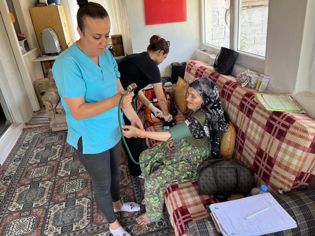 Silivri Belediyesi'nden Çayırdere Mahallesi'nde Yaşlı Vatandaşlara Sağlık Taraması