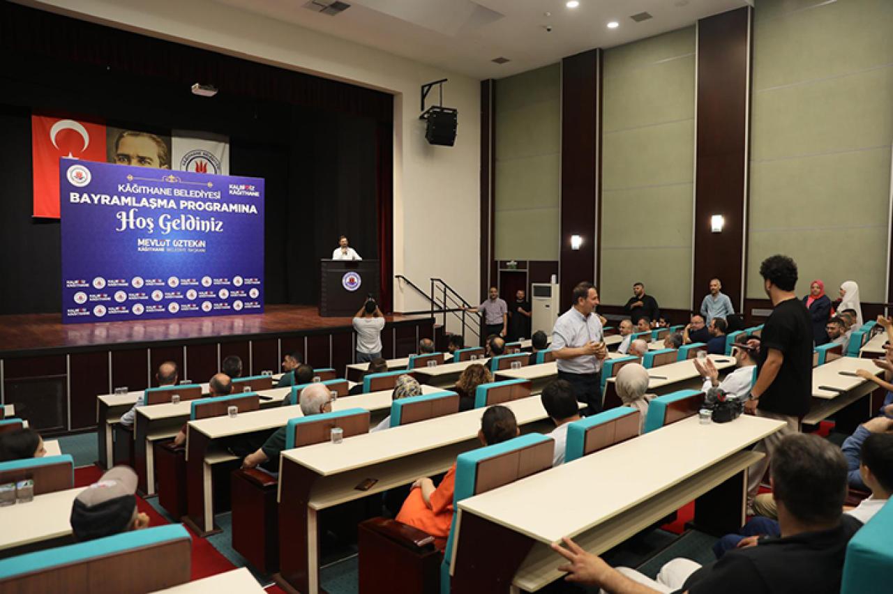 BAŞKAN ÖZTEKİN BELEDİYE ÇALIŞANLARIYLA BAYRAMLAŞTI