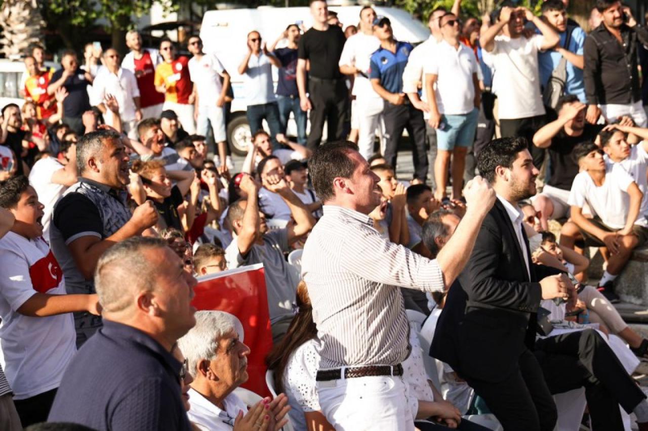 Başkan Balcıoğlu, Silivrililerle Birlikte EURO 2024 Türkiye-Portekiz Maçını İzledi