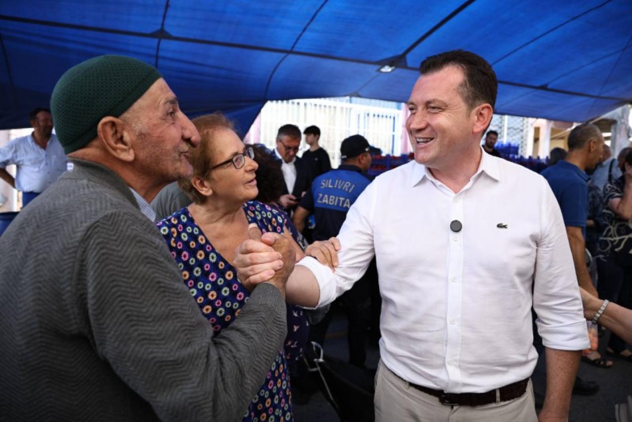 Başkan Balcıoğlu, Semt Pazarında Esnaf ve Vatandaşlarla Buluştu