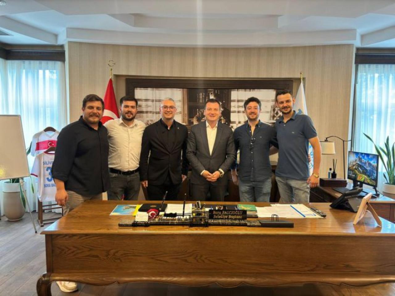 Başkan Balcıoğlu, Hemdem Sanat Akademisi Üyelerini Makamında Ağırladı