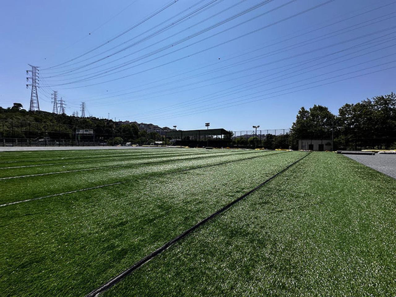 KÂĞITHANE’DEKİ FUTBOL SAHALARI YENİLENİYOR