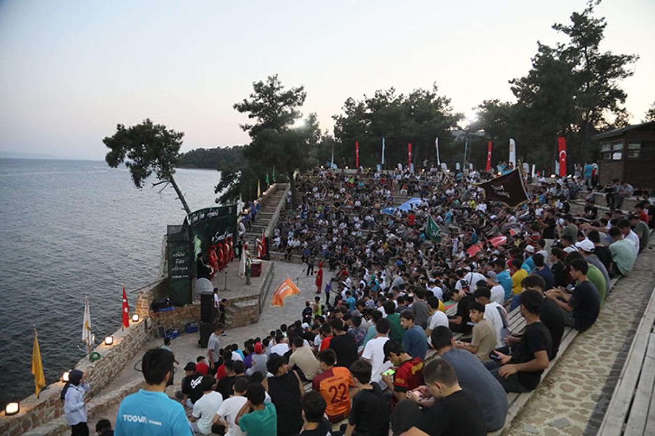 BAŞKAN ÖZTEKİN TÜGVA KAMPINDA GENÇLERLE BİR ARADA