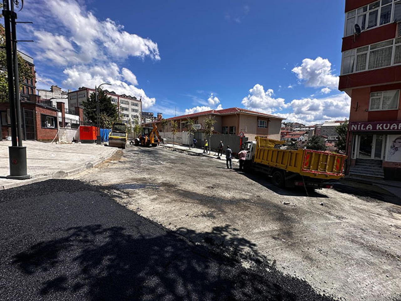 KÂĞITHANE’DE CADDE VE SOKAKLAR YENİLENMEYE DEVAM EDİYOR