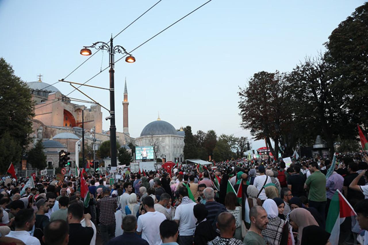 BAŞKAN ÖZTEKİN ÖZGÜR FİLİSTİN İÇİN AYASOFYA MEYDANI’NDA