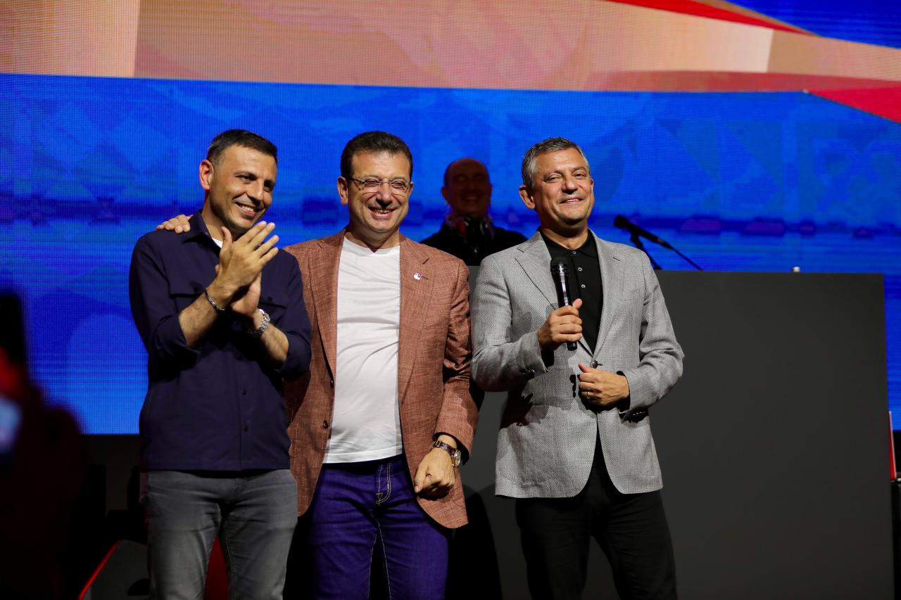 CHP Genel Başkanı Özgür Özel Paris'te....