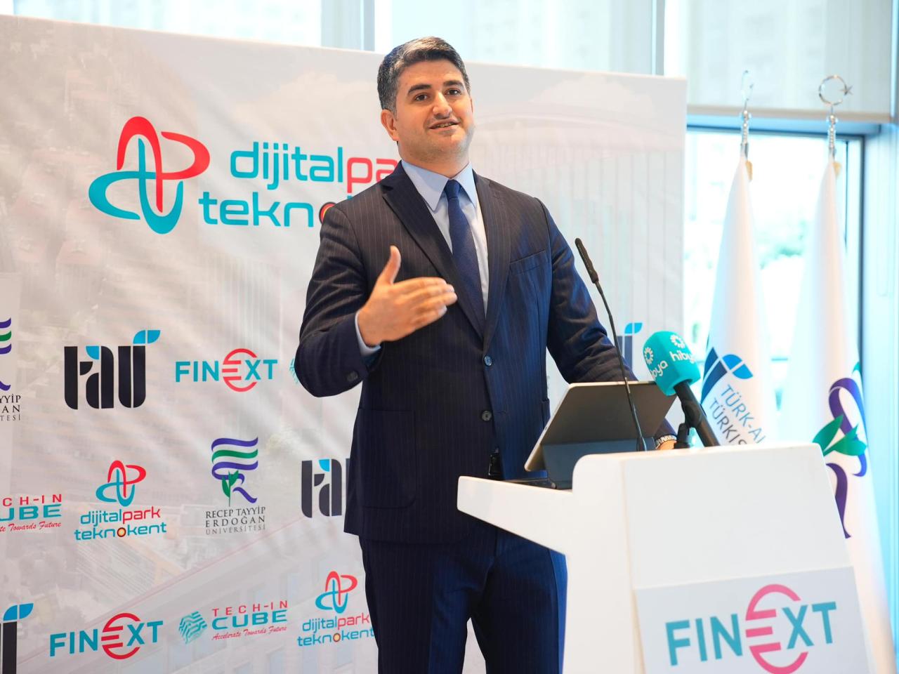 BAŞKAN ADIGÜZEL, GENÇ GİRİŞİMCİLERLE BİR ARAYA GELDİ