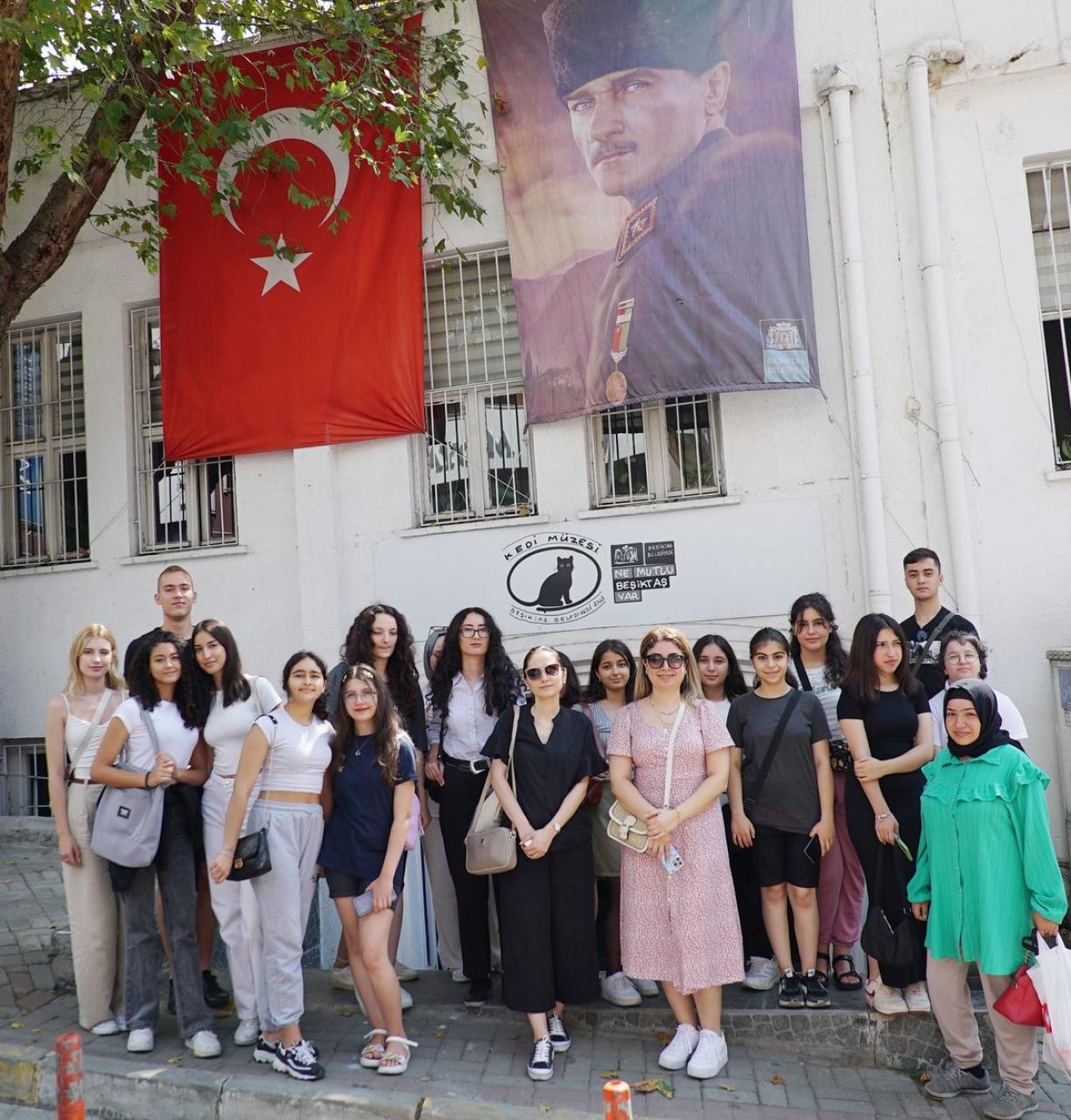 KÜÇÜKÇEKMECELİ GENÇLER İSTANBUL’U ÜCRETSİZ GEZİYOR