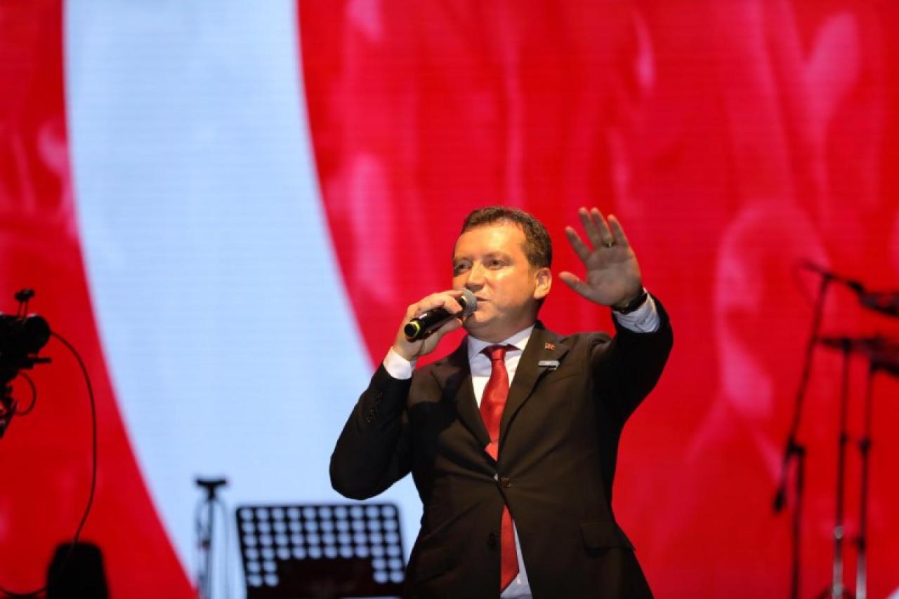 Silivri'de Zafer Yürüyüşü ve Berkay Konseri ile 30 Ağustos Coşkusu Yaşandı