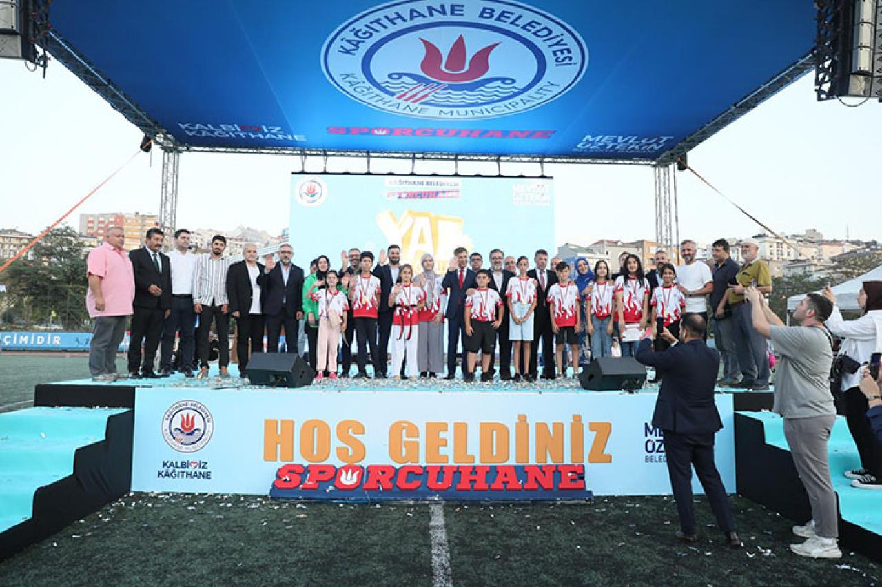 KÂĞITHANE’DE YAZ SPOR OKULLARI ŞÖLENLE KAPANDI