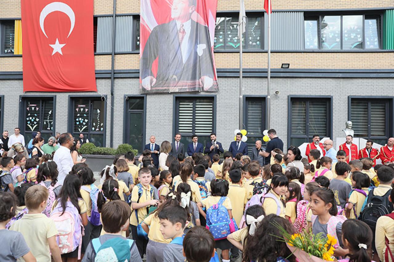 KÂĞITHANE’DE ÇOCUKLAR YENİ EĞİTİM ÖĞRETİM DÖNEMİNE BAŞLADI