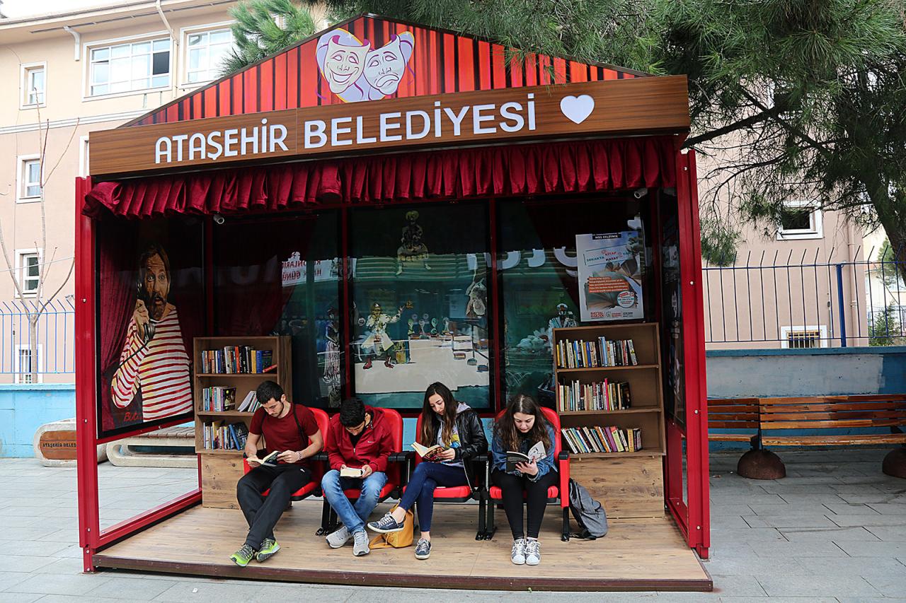 ATAŞEHİR “SOKAKTA KİTAP” UYGULAMASI BAŞLATTI