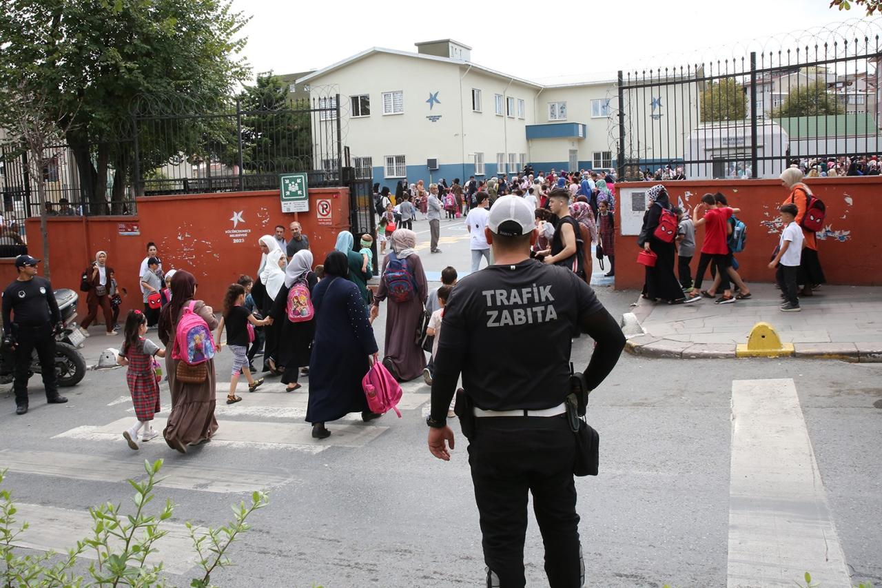 ZABITADAN OKUL ÖNLERİNDE DENETİM