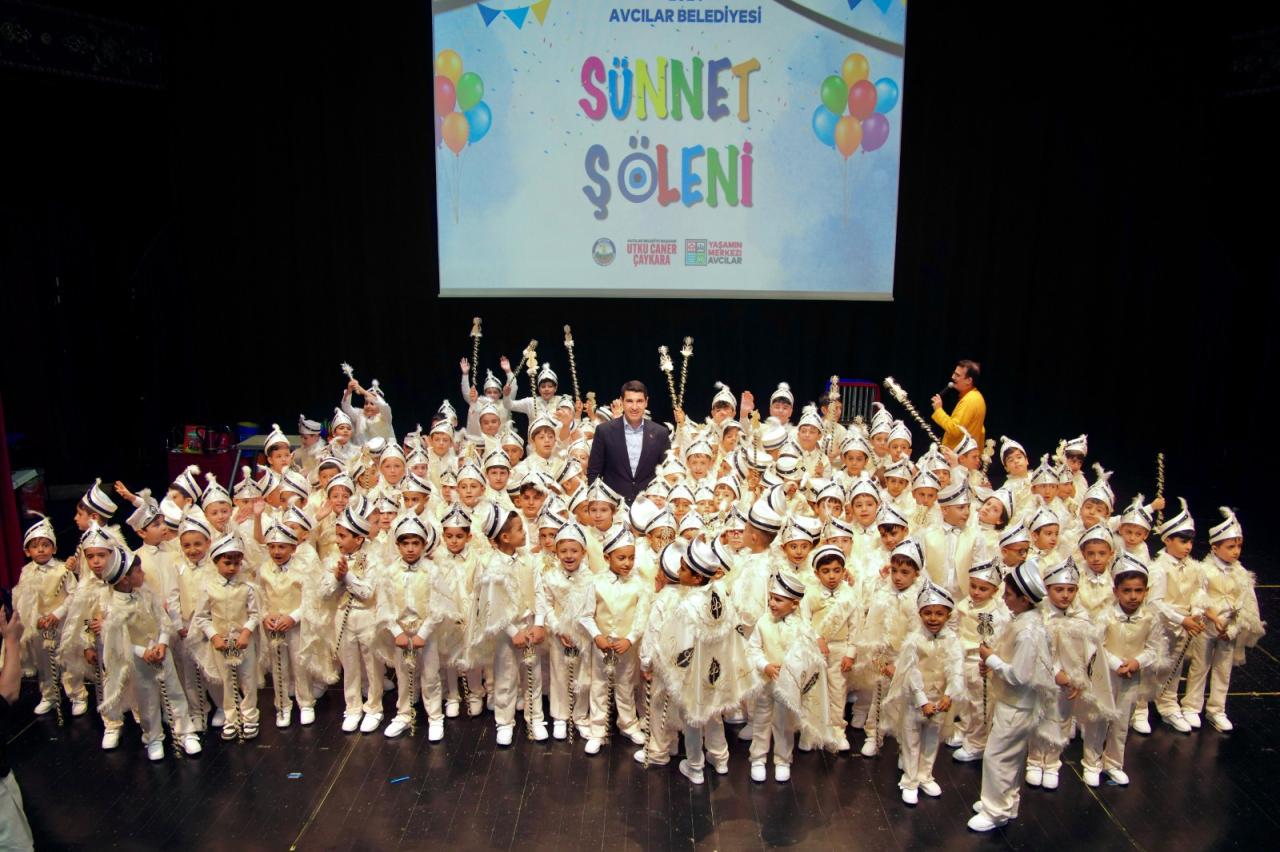 AVCILAR'DA GELENEKSEL TOPLU SÜNNET ŞÖLENİ COŞKUSU