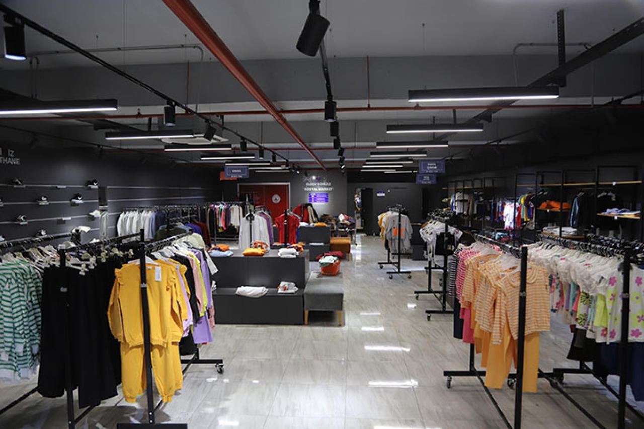 KÂĞITHANE’DE İHTİYAÇ SAHİPLERİNE ELDEN GÖNÜLE DESTEK