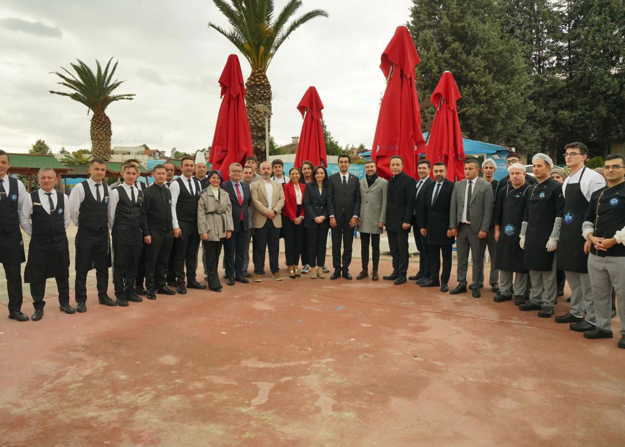 Yakamoz Balık Evi, Tuzlalıların hizmetinde