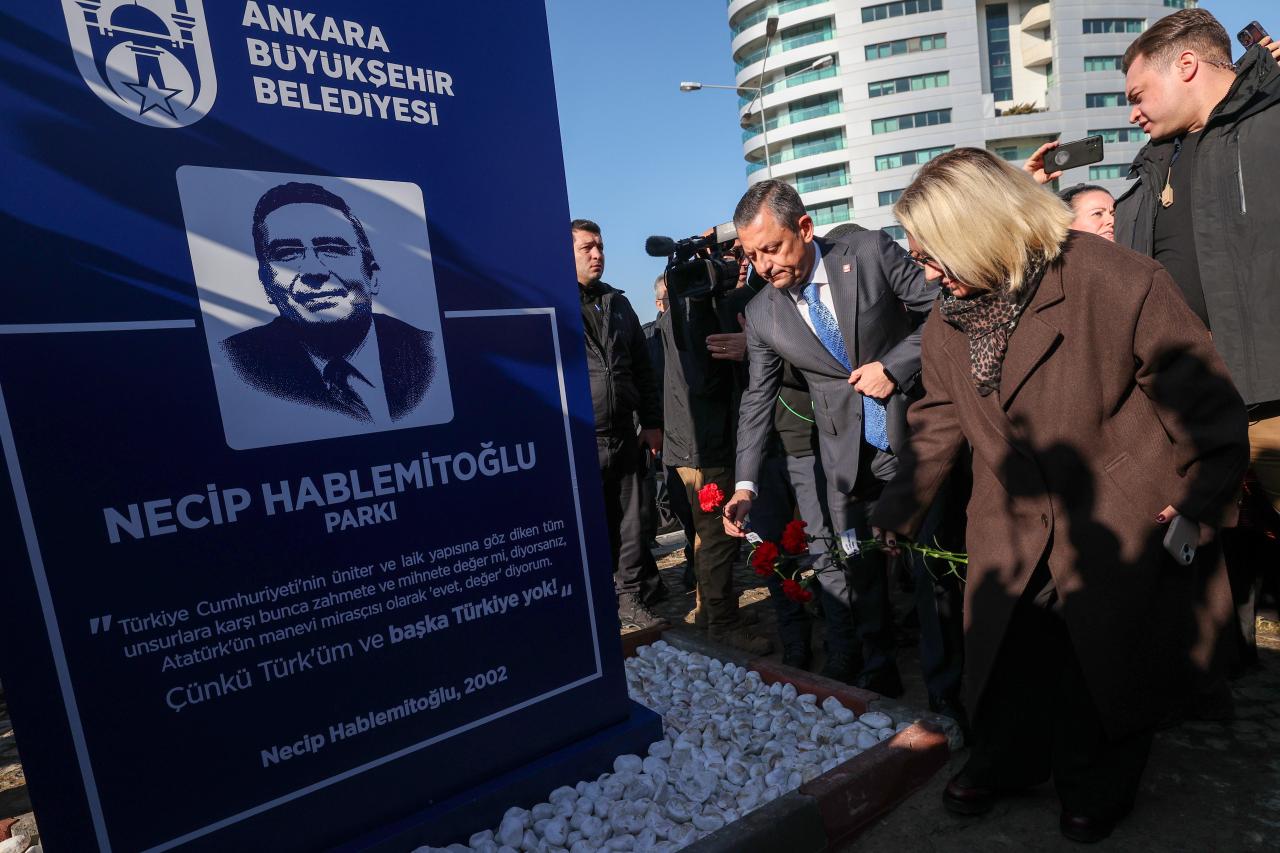 CHP Lideri Özgür Özel: “Hablemitoğlu Gerçek Bir Vatanseverdi; FETÖ’nün Nasıl Bir Örgüt Olduğunu En İyi Gören ve Anlatandı”