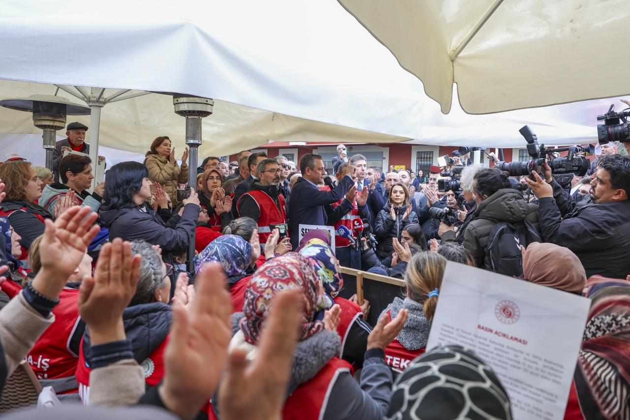 CHP Lideri Özgür Özel, Polonez İşçilerini Ziyaret Etti: “Tüketimden Gelen Gücümüzü Göstereceğiz”
